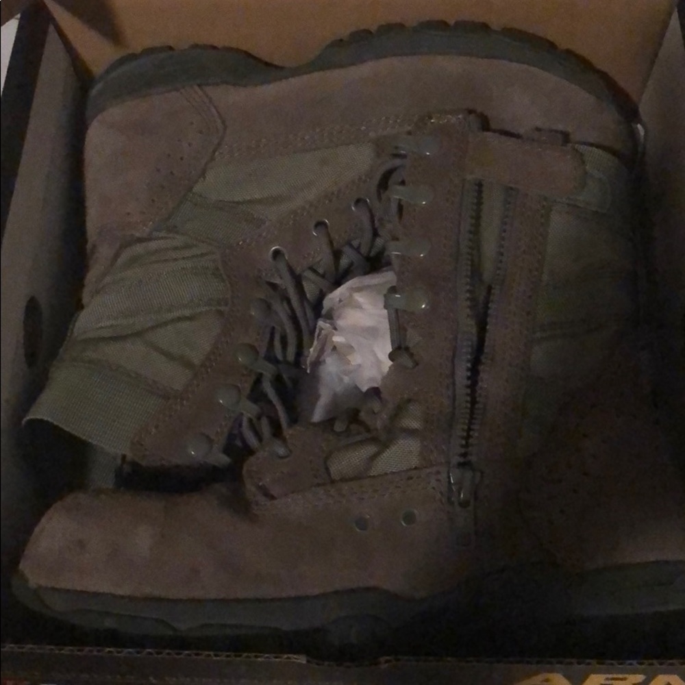 Safe steel toe boots